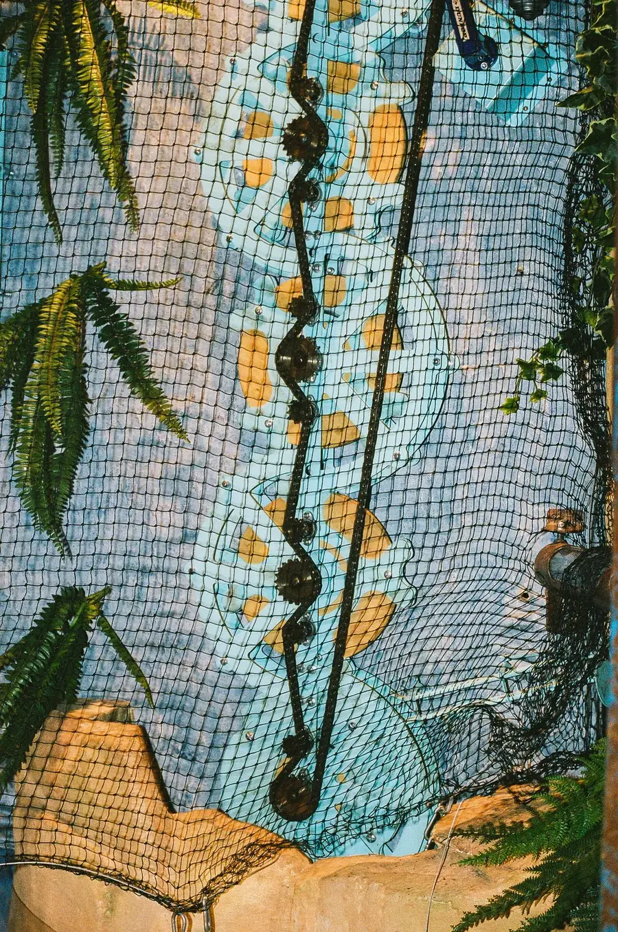 Close-up of the gears and chains that lift the ball